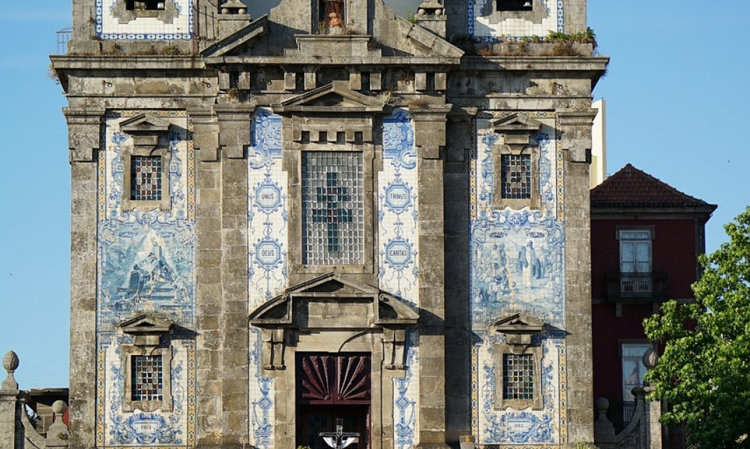 Jak naprawić głuche płytki?