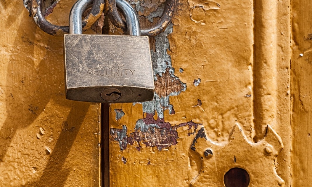 Jak naprawić okleinę na drzwiach zewnętrznych?