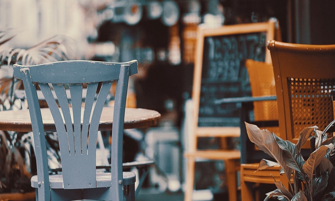 Jak naprawić okleinę na meblach?