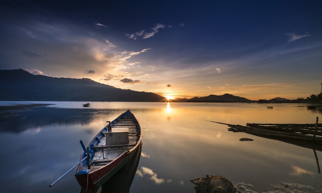 Jak naprawić podsufitkę bez zdejmowania?